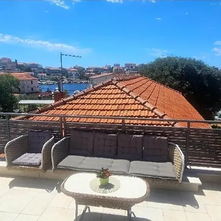 Viktorija Apartment *