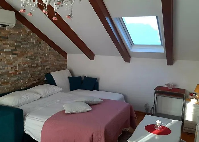 Viktorija Apartment *
